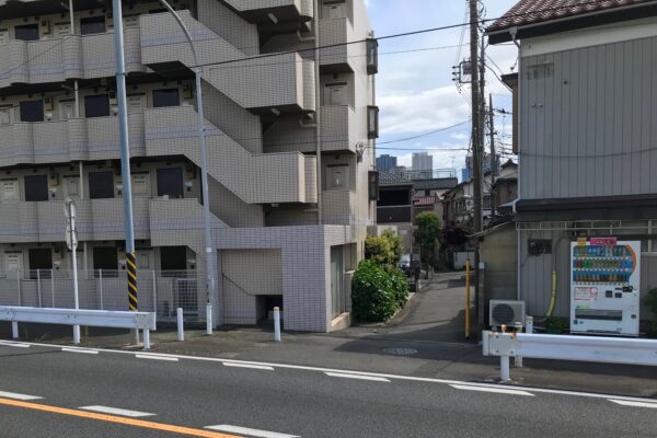 こんな住宅街の一角でした
